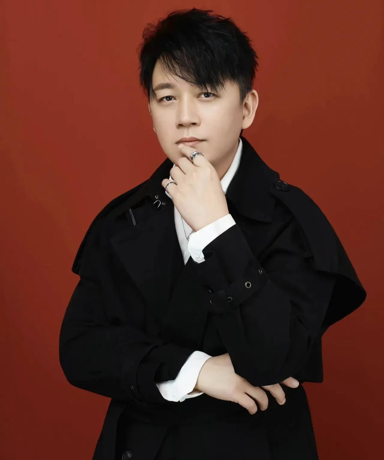 萨顶顶单亲家庭长大三观正，怪不得潘粤明要感谢董洁时间过得真快，一转眼顶顶都1