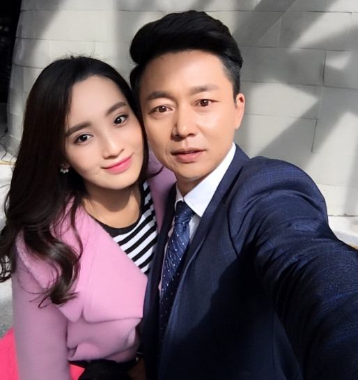 2001年，刘奕君看着铁了心要离婚的妻子说：离婚可以，不过我有一个要求，等他说完