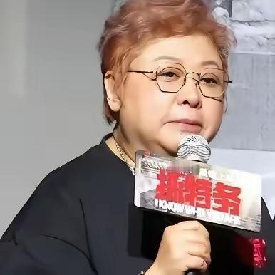 韩红回应走个面发言​6月30日，韩红发文道歉，她表示："针对我近期在影片首映