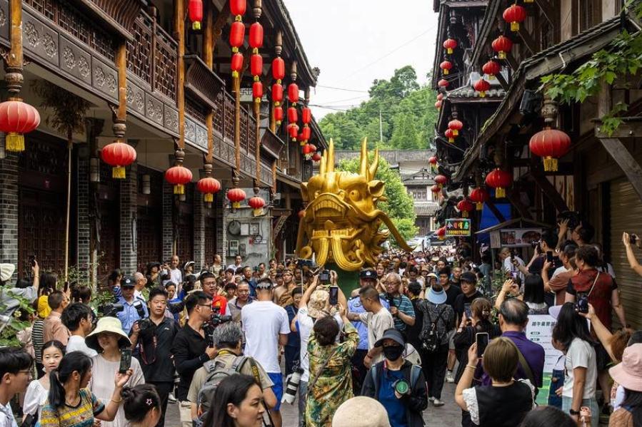 大家发现了吗？最近社会出现3个反常现象，都指向同一件事。第一个，各国央行集体