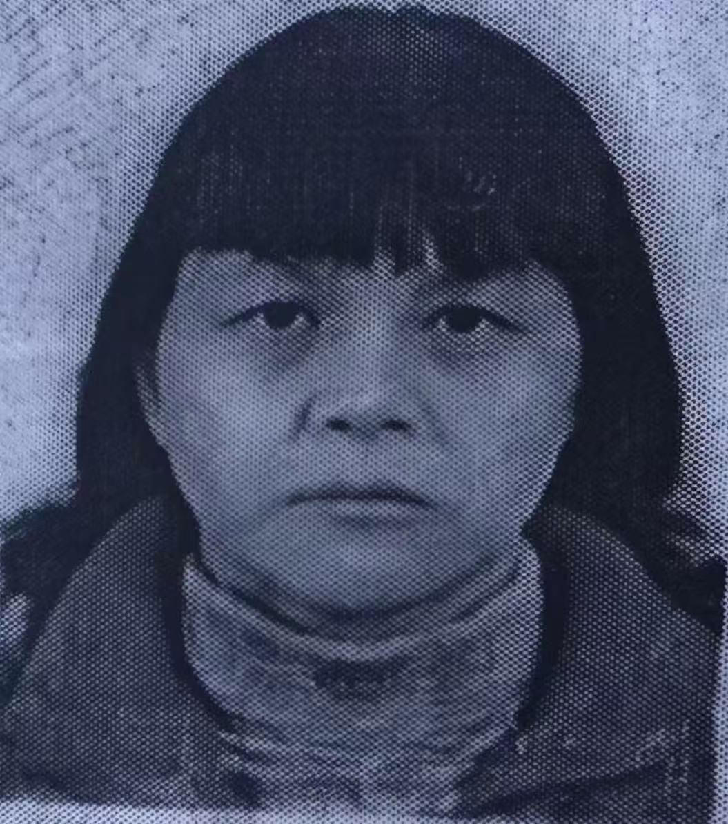 梅姨真容终于曝光：潜逃多年的人贩子落网，多少家庭等了这一天 人贩子「梅姨」的
