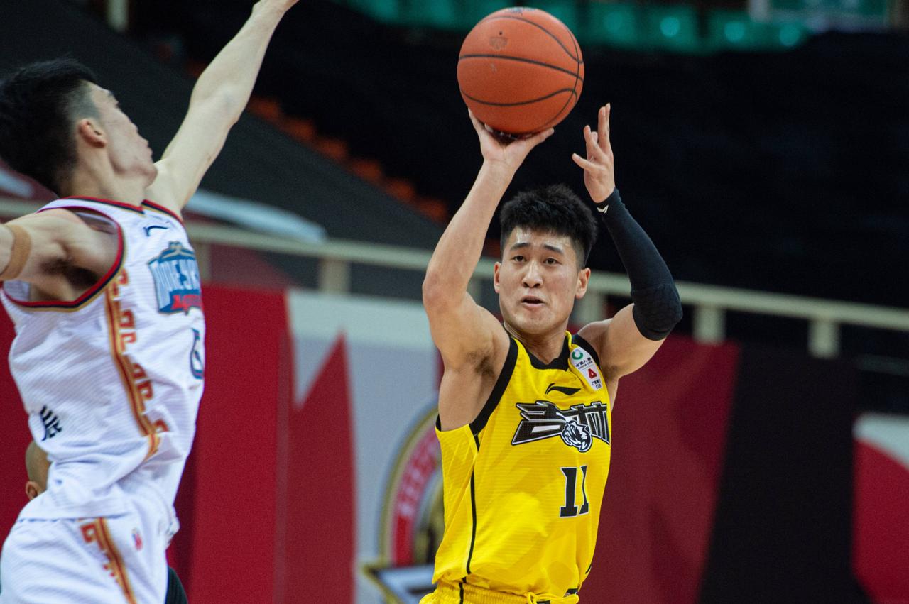 辽宁队阴沟翻船的根源终于找到了！就在上场遭遇战，他们就以75:82的战绩不敌吉林