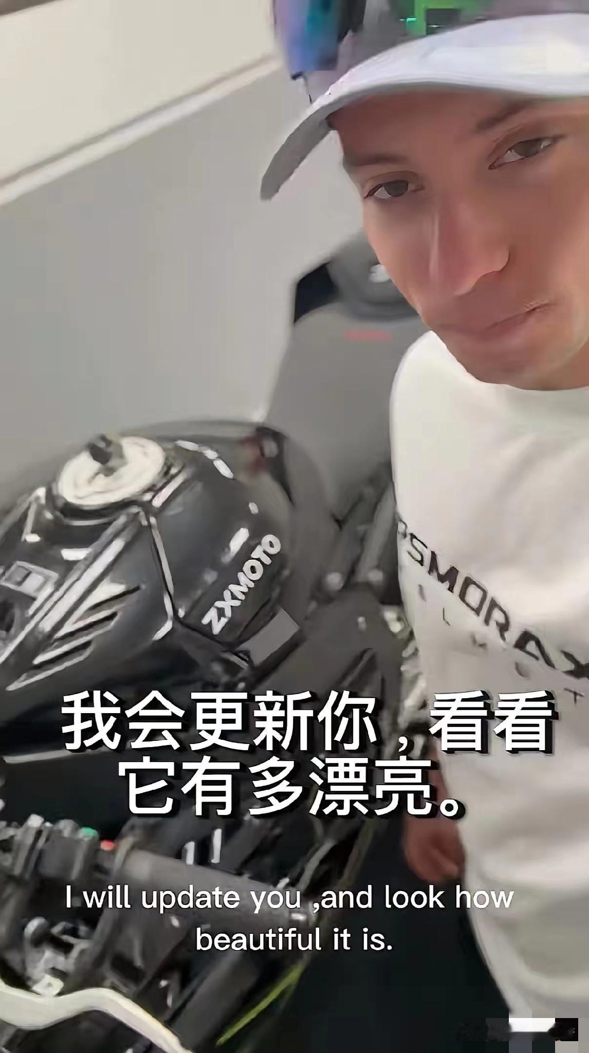 真是笑死！64号卡苏洛发视频炫耀自己的私人赛车张雪820到手，终于可以训练了。没