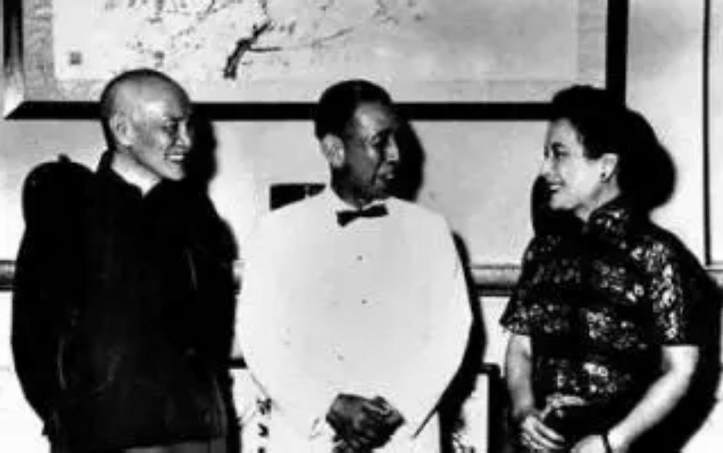 1963年10月8日，身在台湾的蒋介石接到一封十万火急的电报，电报里表示，中国大