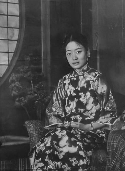 1935年的长春，伪满皇宫同德殿，一声哭叫从深宫传来，一个女人在用尽全身最后的力
