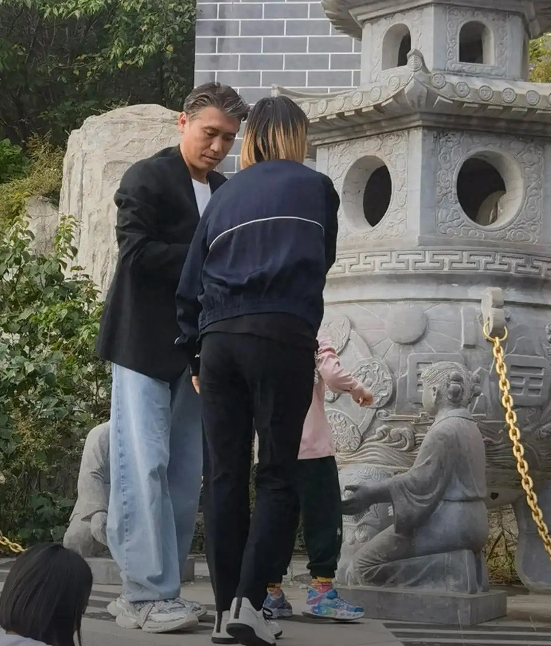 李乃文一家丹东度假被偶遇，妻子露脸不是杨婷，俩人有两儿一女！​​​