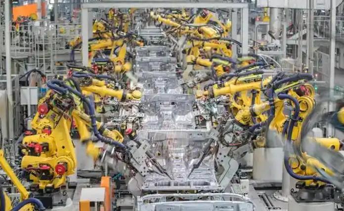 “芯片不如美国，机床不如日本，汽车不如德国，电视不如韩国，飞机不如法国，奢侈品不