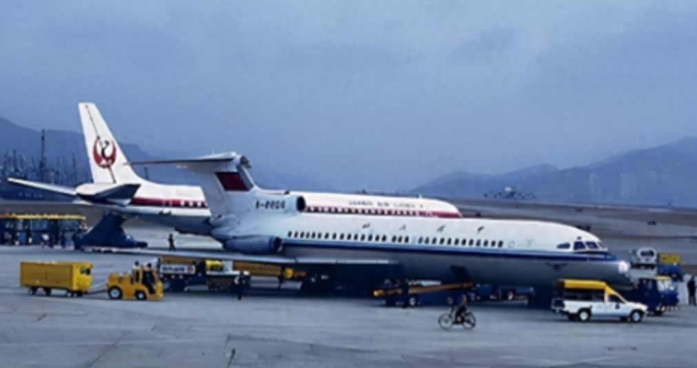 1989年12月，一架中国客机突遭4架韩空军战斗机包围和粗暴驱赶！燃油耗尽的客机