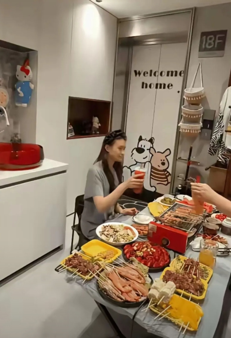 这应该是外卖小哥最轻松的单吧！一进门就送到了