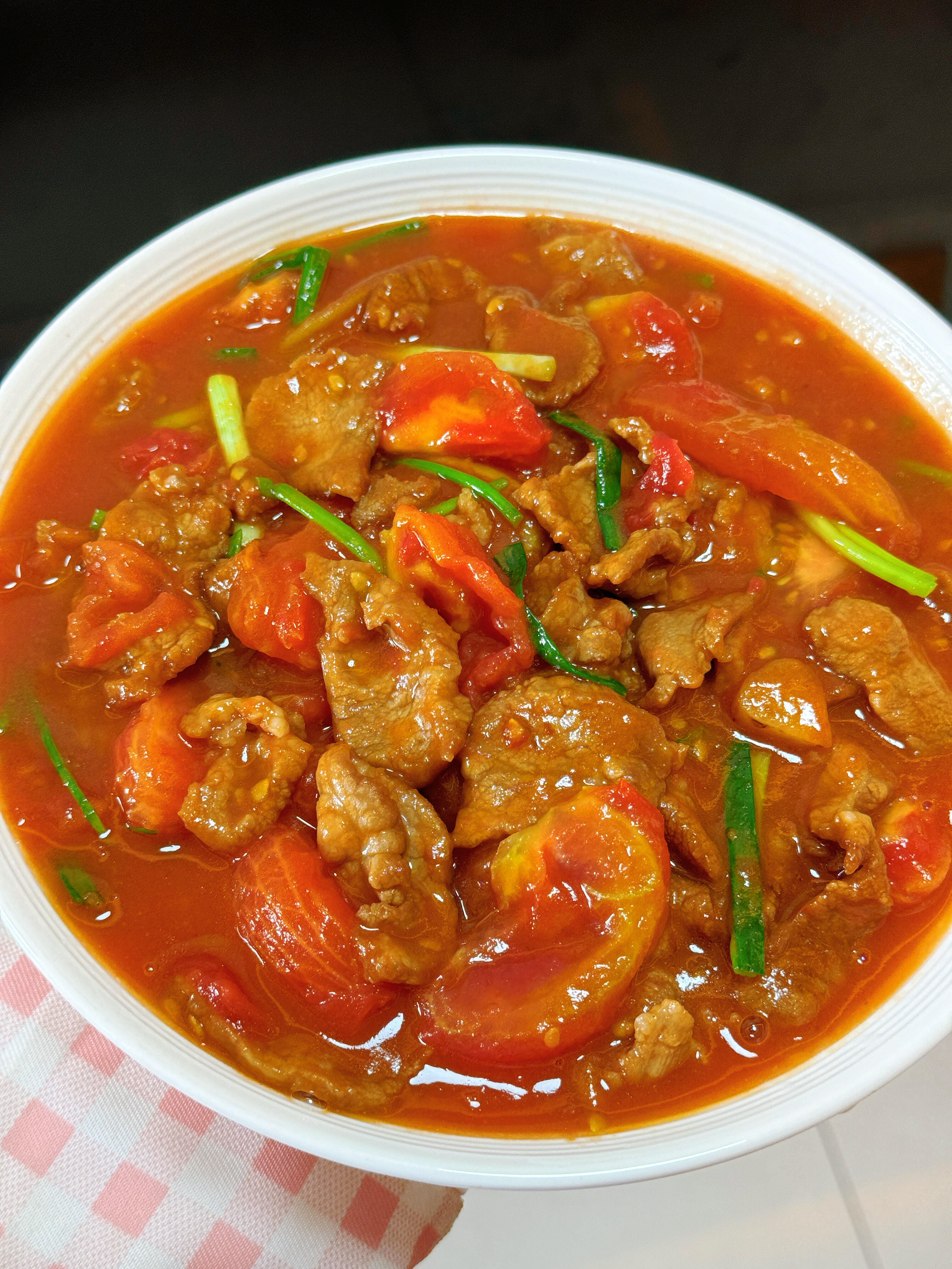 谁发明的番茄炒肉片？汤汁拌饭能炫3碗全网求问！究竟是谁研究出的番茄炒肉片啊