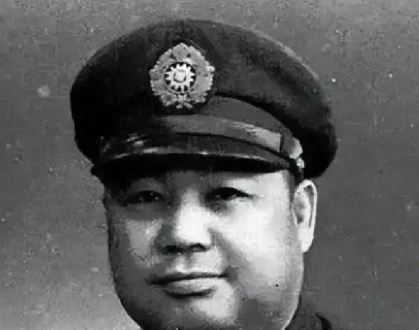1975年4月，蒋介石病逝于台北。隐居香港26年的昔日陆军总司令关麟征，得知死讯