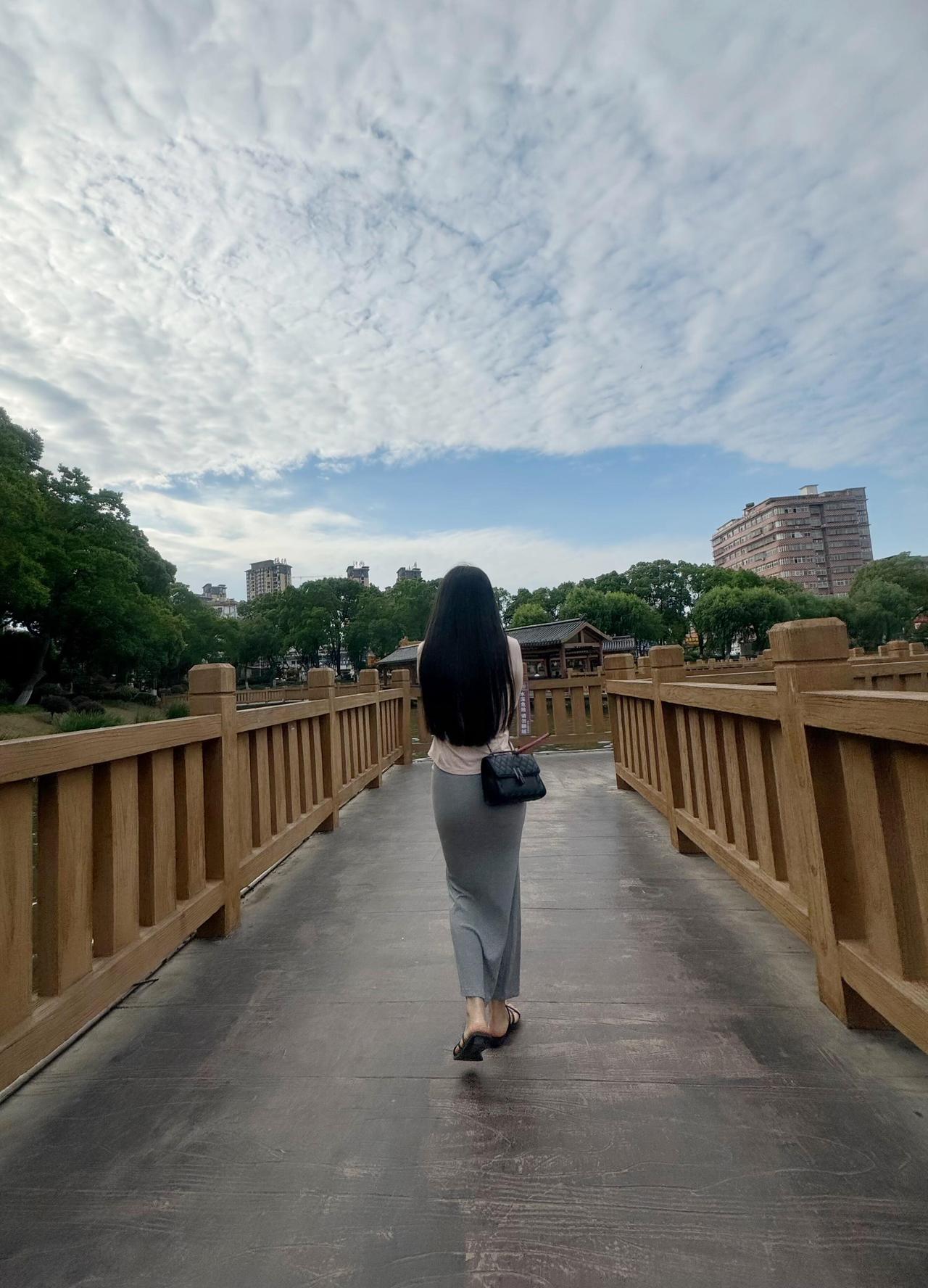 一位老中医这样说：看一个人生命力是否旺盛，就看四个表现：能吃饭，能睡觉，