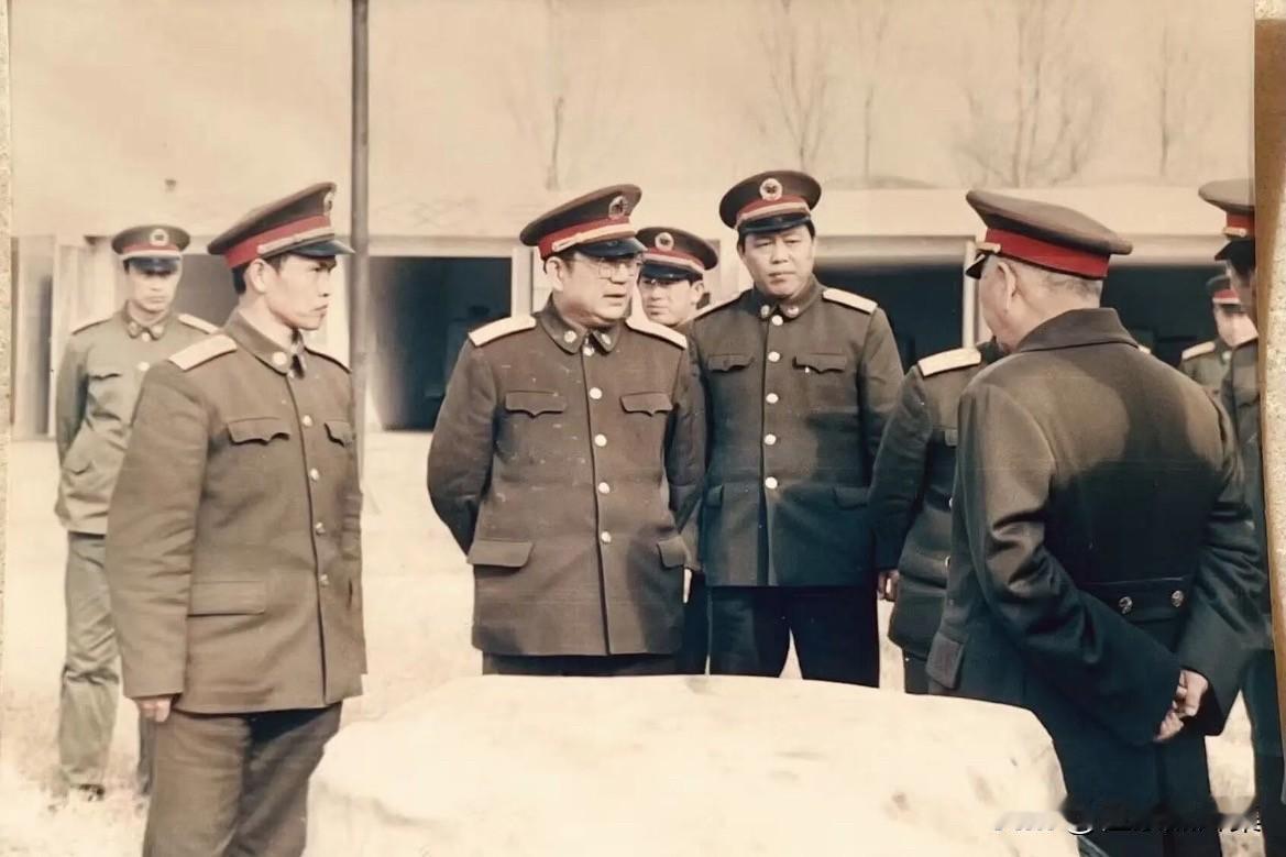 1989年3月2日下午，时任中央军委副秘书长刘华清上将，在北京军区副司令员李来柱