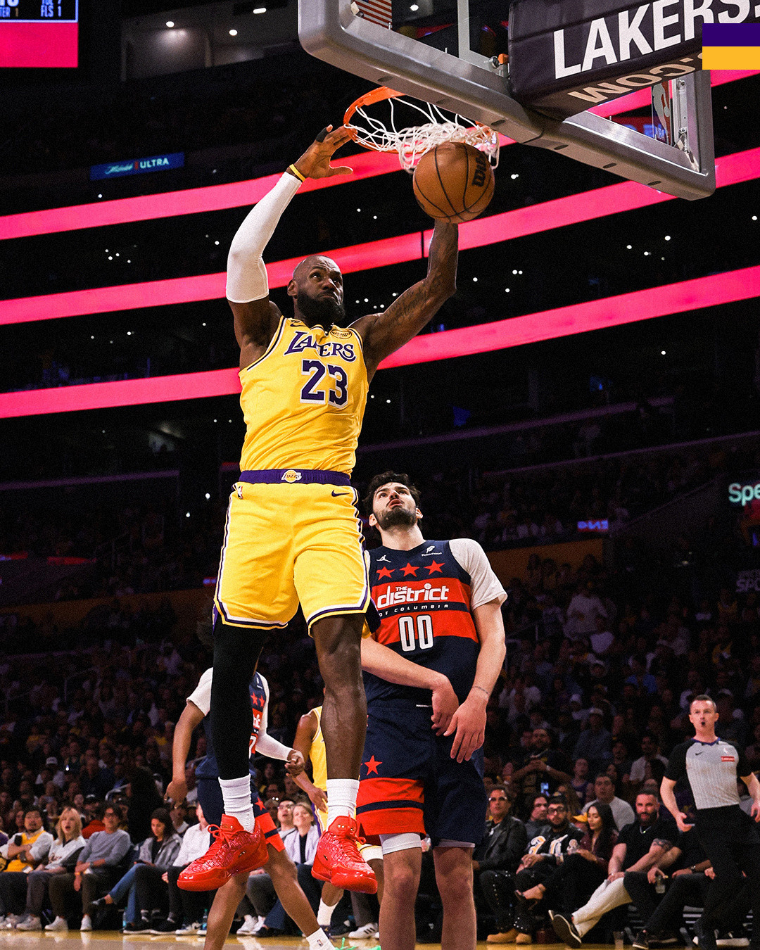 什么水平？今天没有东契奇的湖人……——詹姆斯，21分10篮板12助攻——里夫斯，