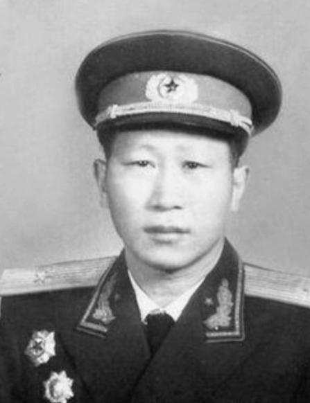 1938年，新四军“老虎团”参谋长王必成，用一句直愣愣的问话，测出了二营政委罗维