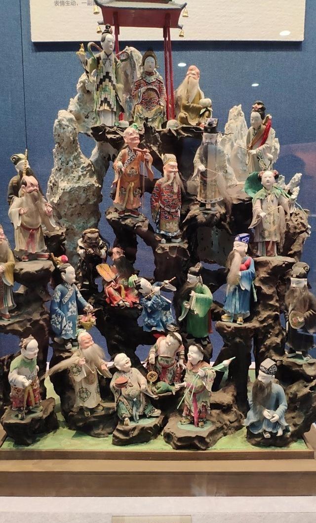 1884年，江苏无锡知县廖纶做了个大胆的决定——拿出120两银子，订制一套惠山泥