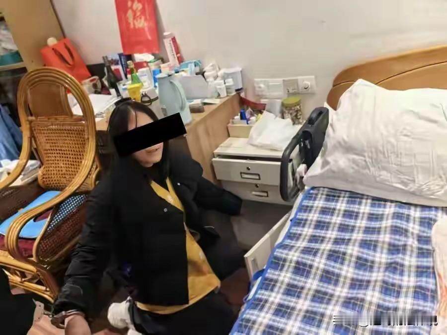 上海，80岁老人报警，他放在养老院床头抽屉里的七根金条、4件黄金饰品不见了，而刚