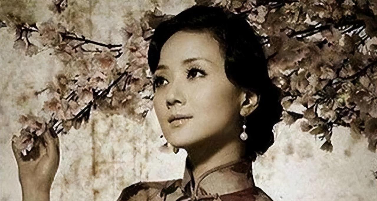 1951年，国民党女特务王化琴，被解放军战士押上刑场准备枪毙。就在这时，一个男人