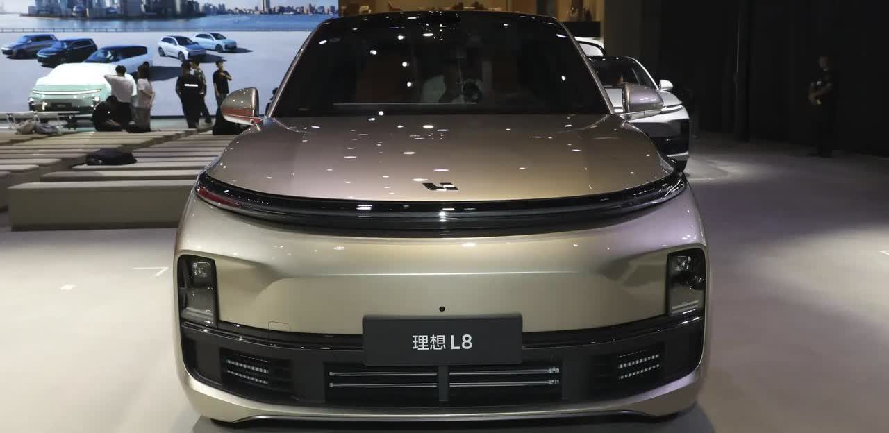 我这台2023款理想L8Max，两年跑了整整4万公里。2025年7月，带全家从