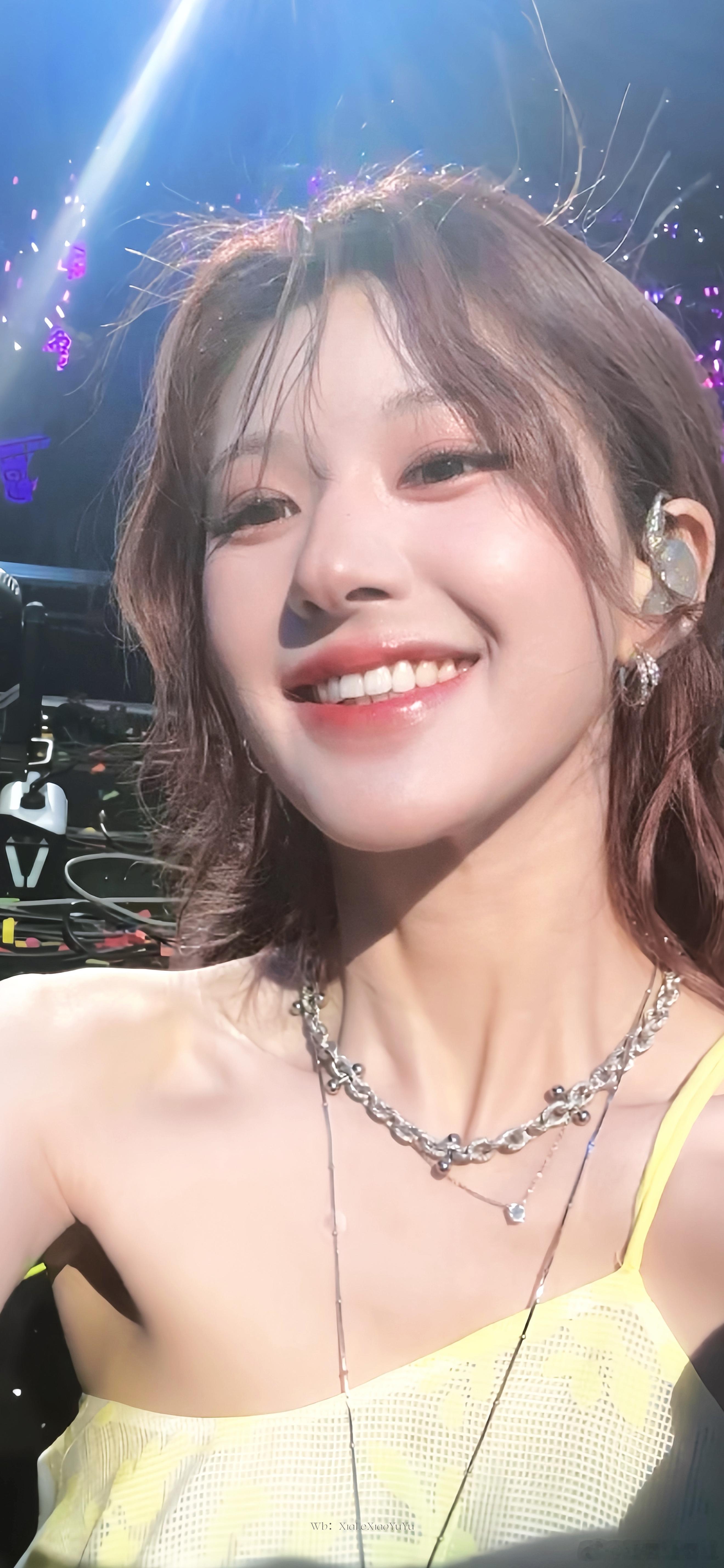 赵露思张开嘴了