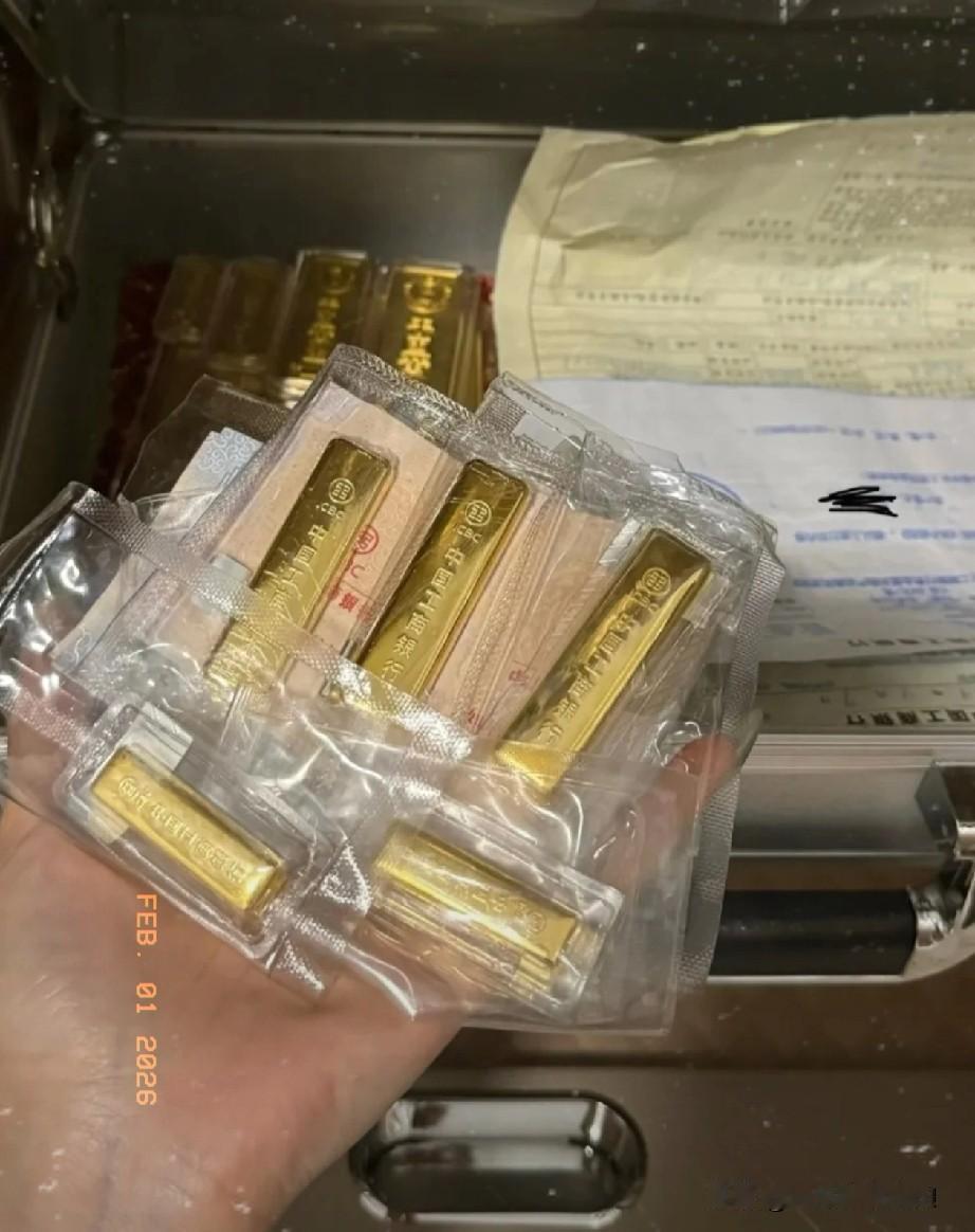 嫂子买黄金六年了，专门教我一个稳赚不赔的方法。无论是买黄金首饰，还