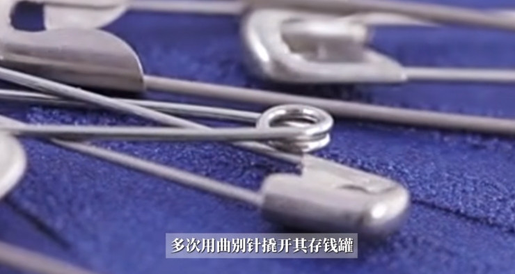 “防不胜防！”2025年2月，新疆霍城，一男子在和女友同居期间，趁女友不注意！悄