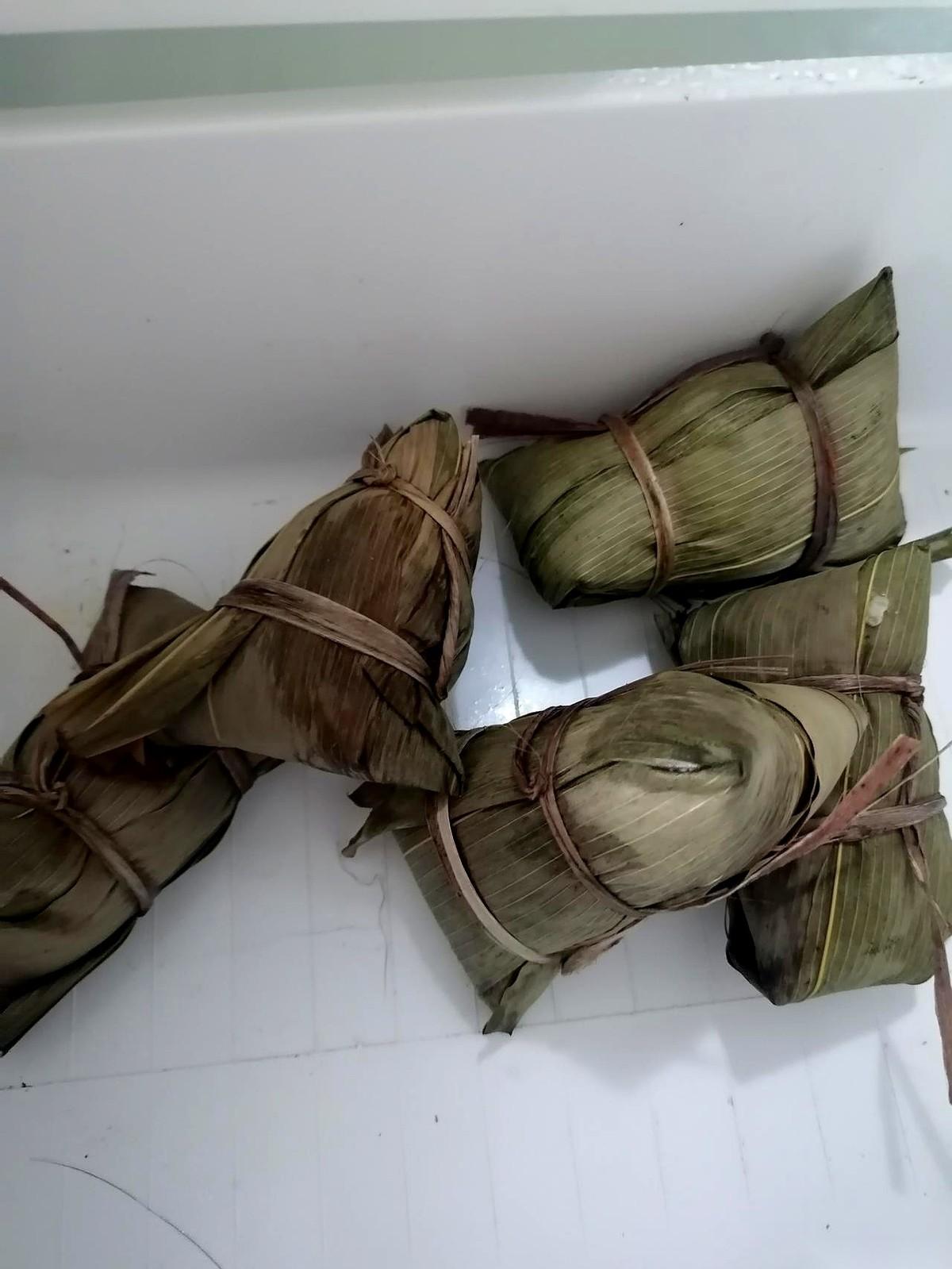 “婆婆，太好吃了，我还要吃一个！”侄女家那对儿女盯着刚揭锅的竹屉，馋得直跳脚。
