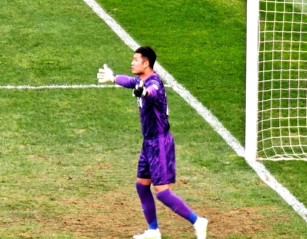 25岁坐冷板凳，没人看好他。李霄鹏一句“上就完了”，他真上了。没喊苦，没抱怨