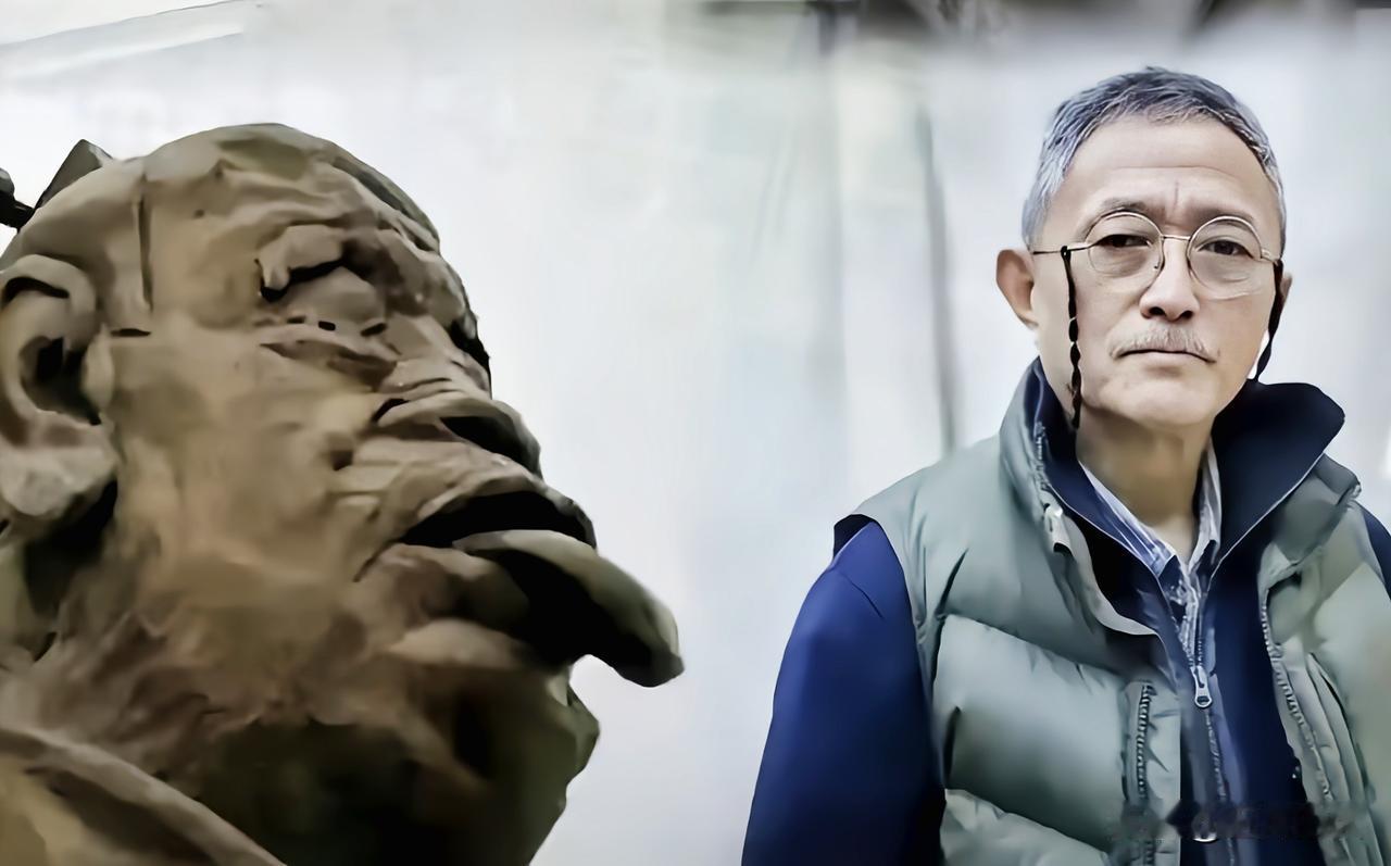 田世信，是来搞笑的吗？这断齿吐舌歪嘴的模样，是我们的圣贤老子？这哪有半点“紫气东