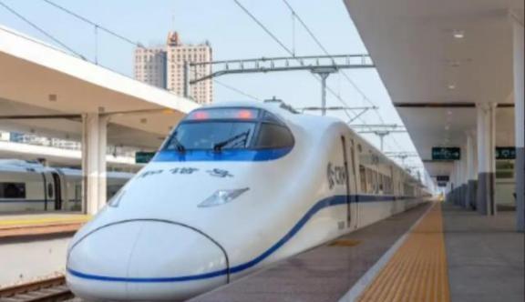 中国为什么执意要发展高铁，而不是廉价航空？因为中国在做一个赌注，赌得就是你用电，