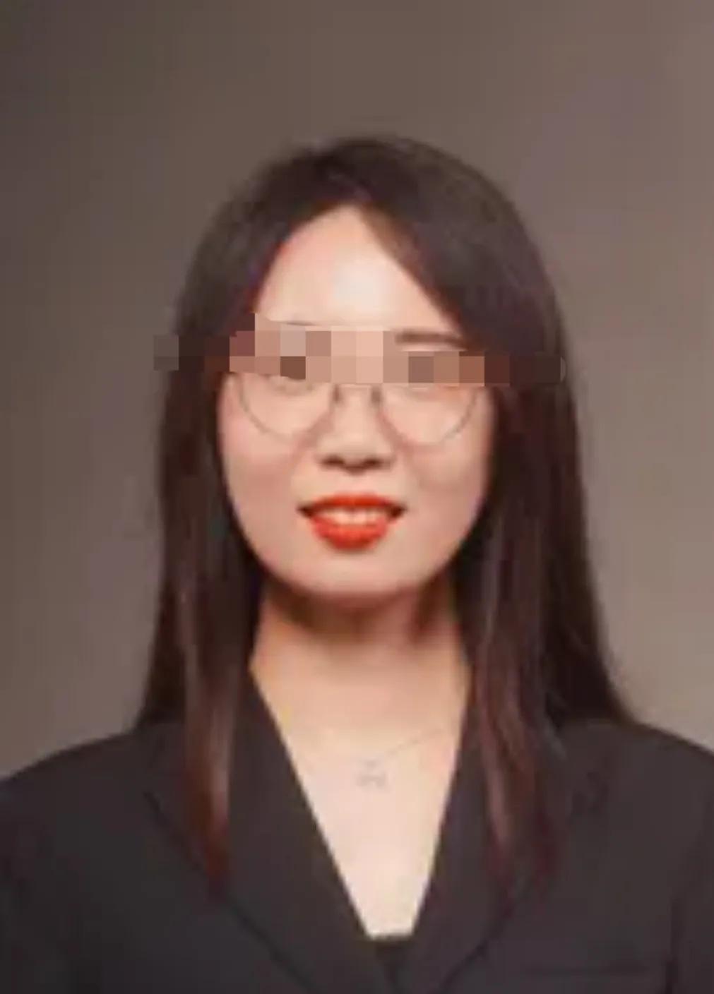 武汉大学的曾某琪教授2009年考上武汉大学，之前还拿过十大珞珈风云学子荣誉，1