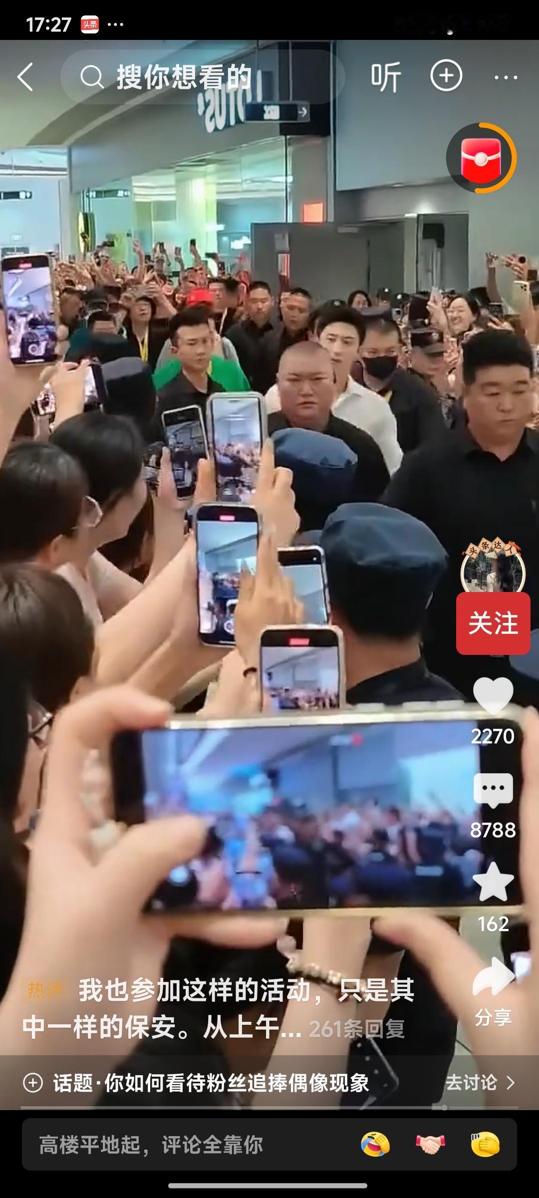 妈呀，真是无语了！瞧这阵仗，还以为警察逮到了潜逃多年的罪犯呢！现场起码有一百来