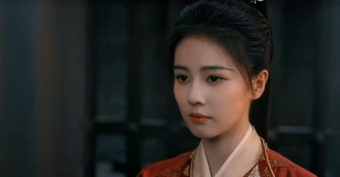 大仇得报后，她扭头就把官辞了。你见过这么“傻”的女主吗？刀尖刺穿右相胸膛的闷