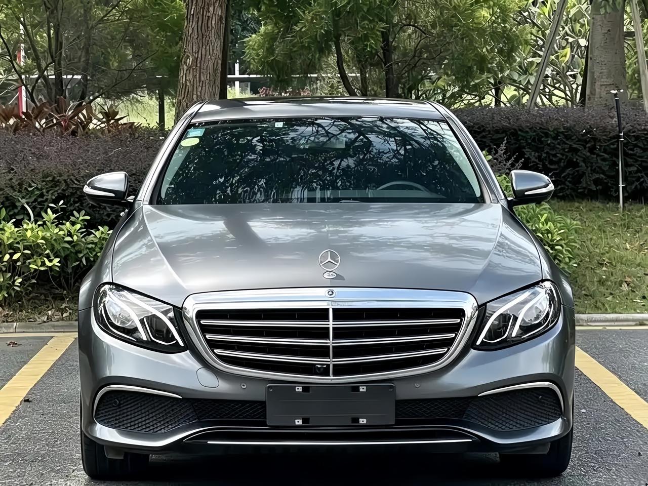 20万上下看二手奔驰E300L，我建议先把年份搞清楚，再研究柏林之声。我觉得选