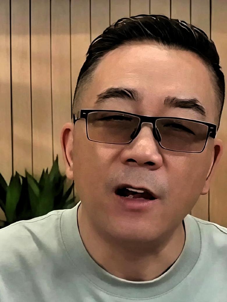 相声圈直播名场面，杨议玩梗翻车，被刘伟当众回怼一场直播，把相声圈的人情世故