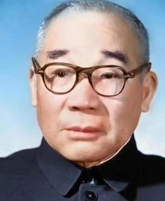 1958年，马寅初当面谏言主席搞“晚婚晚育、节制生育”，谁知主席当场否决：“人口