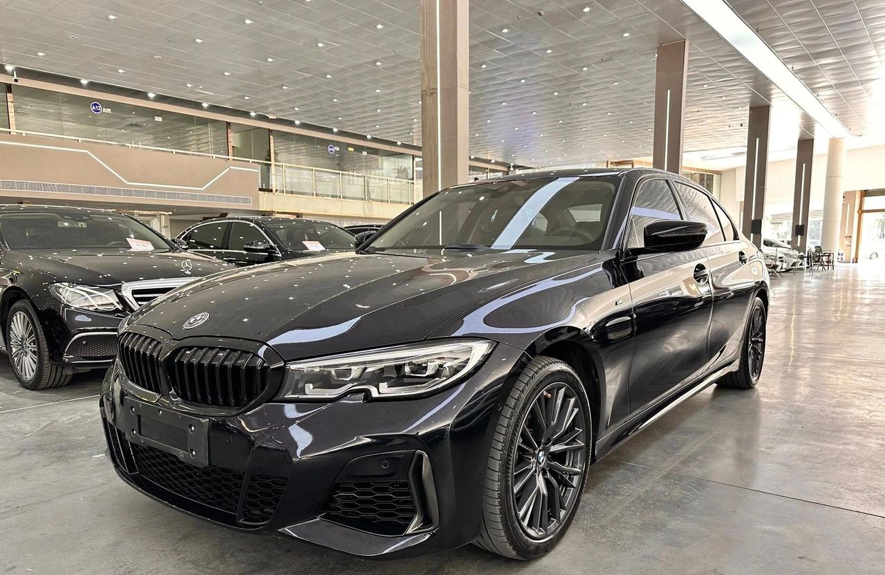 16万买台二手宝马325Li，是精打细算还是装点门面？朋友在二手车超市发来几张图