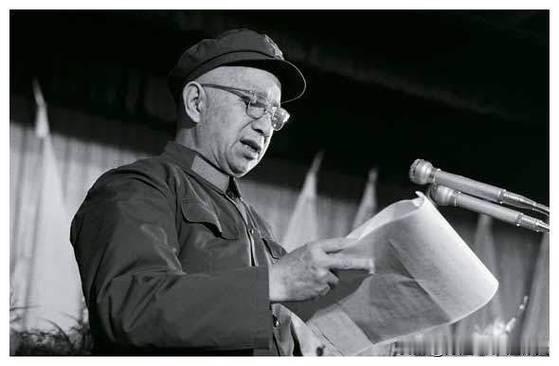 1981年，黄克诚力保毛主席，称呼：老一辈最动人的赤诚1981年当时社会思