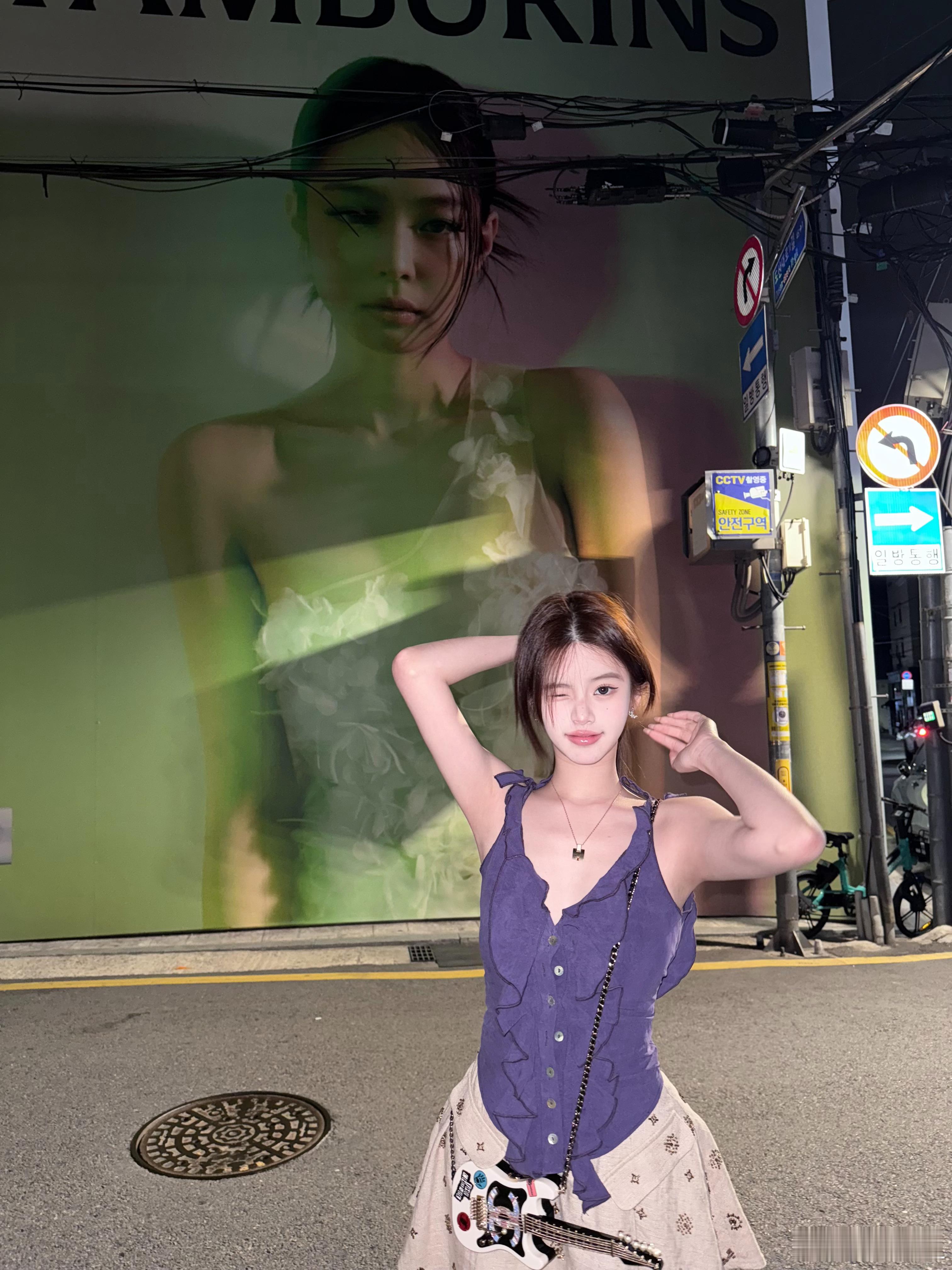 又来小韩咯和新的jennie海报合照今天是紫色姐姐说紫色很有韵味💜​​​