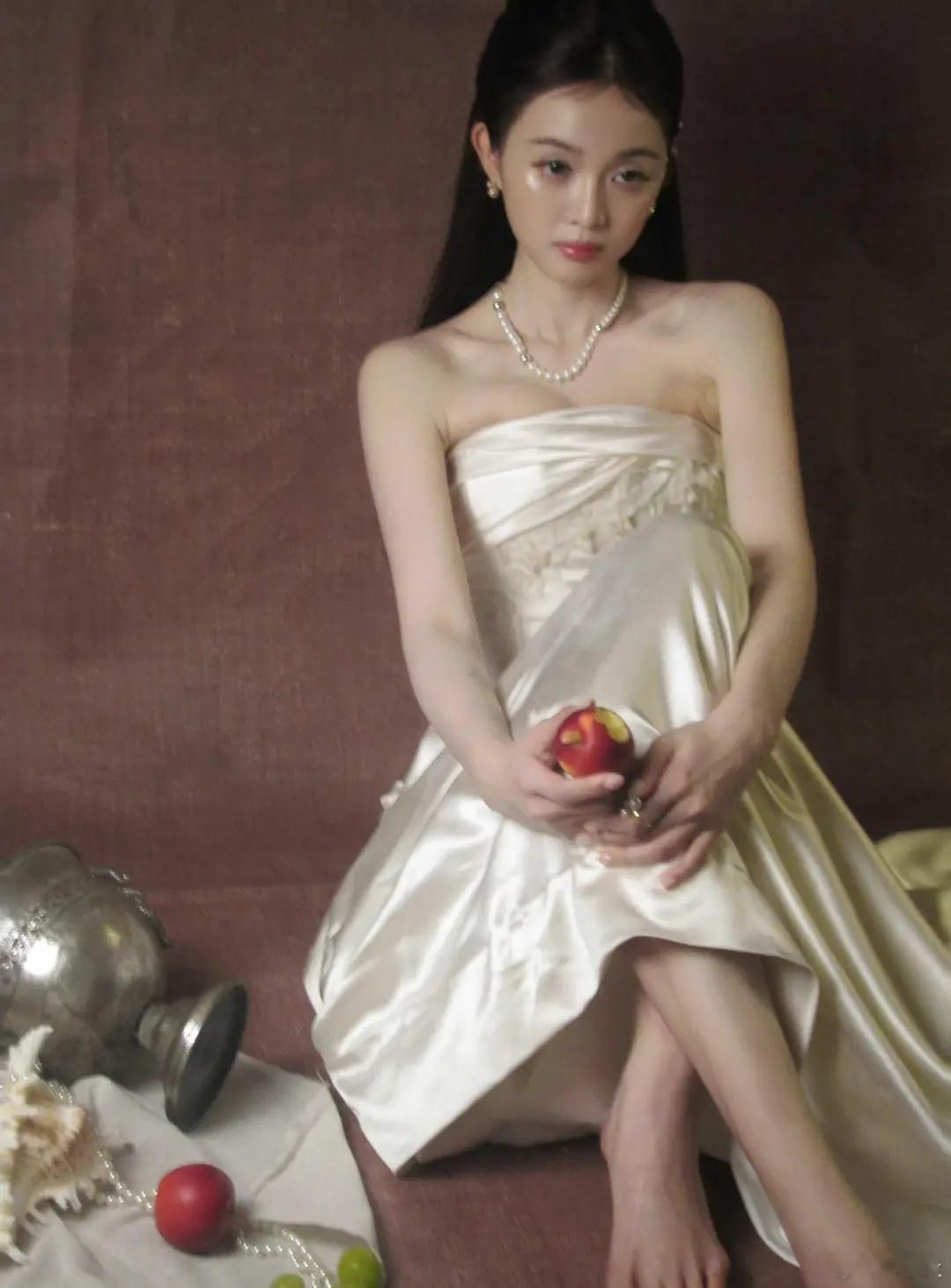 吴宣仪这个妆好别具一格像莹润的珍珠少女她的zy啥时候能跟上来