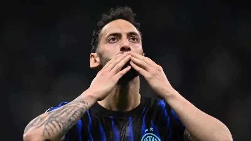 瓜罗：恰尔汗奥卢愿意接受降薪至500万欧元，但要求签下三年合约。都的第一反应，这