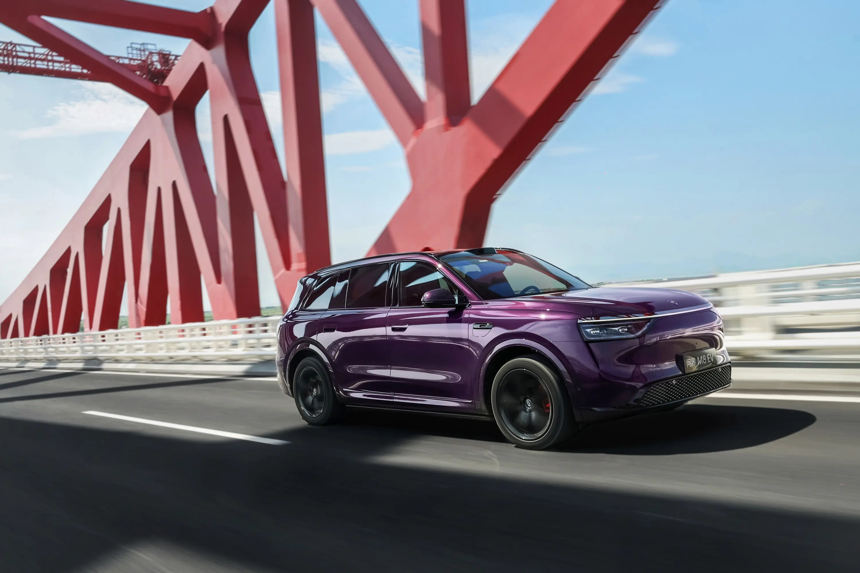 身边好多家庭都认准问界M8，用下来觉得特省心。冬天提前远程开暖气，上车直接暖乎乎