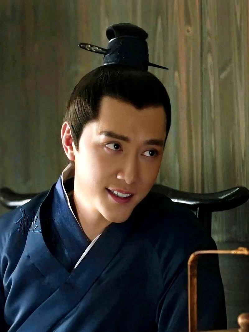 盛明兰亲手撕了和贺弘文的婚约，转头嫁给了有外室有孩子的顾廷烨。贺弘文红着眼