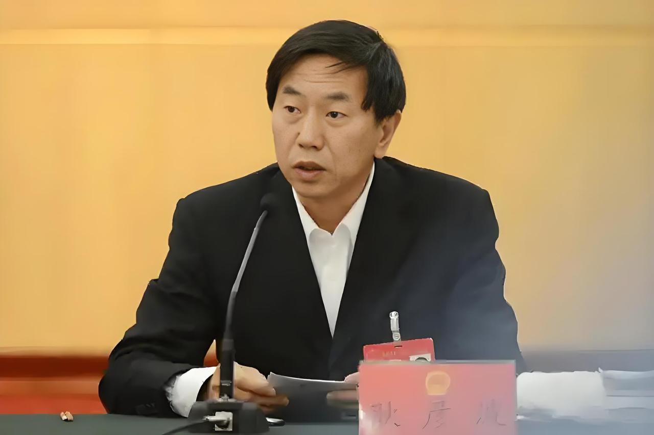 [点赞]2000年，山西灵石县县长耿彦波，因工作调任要离开灵石，当地老百姓得知