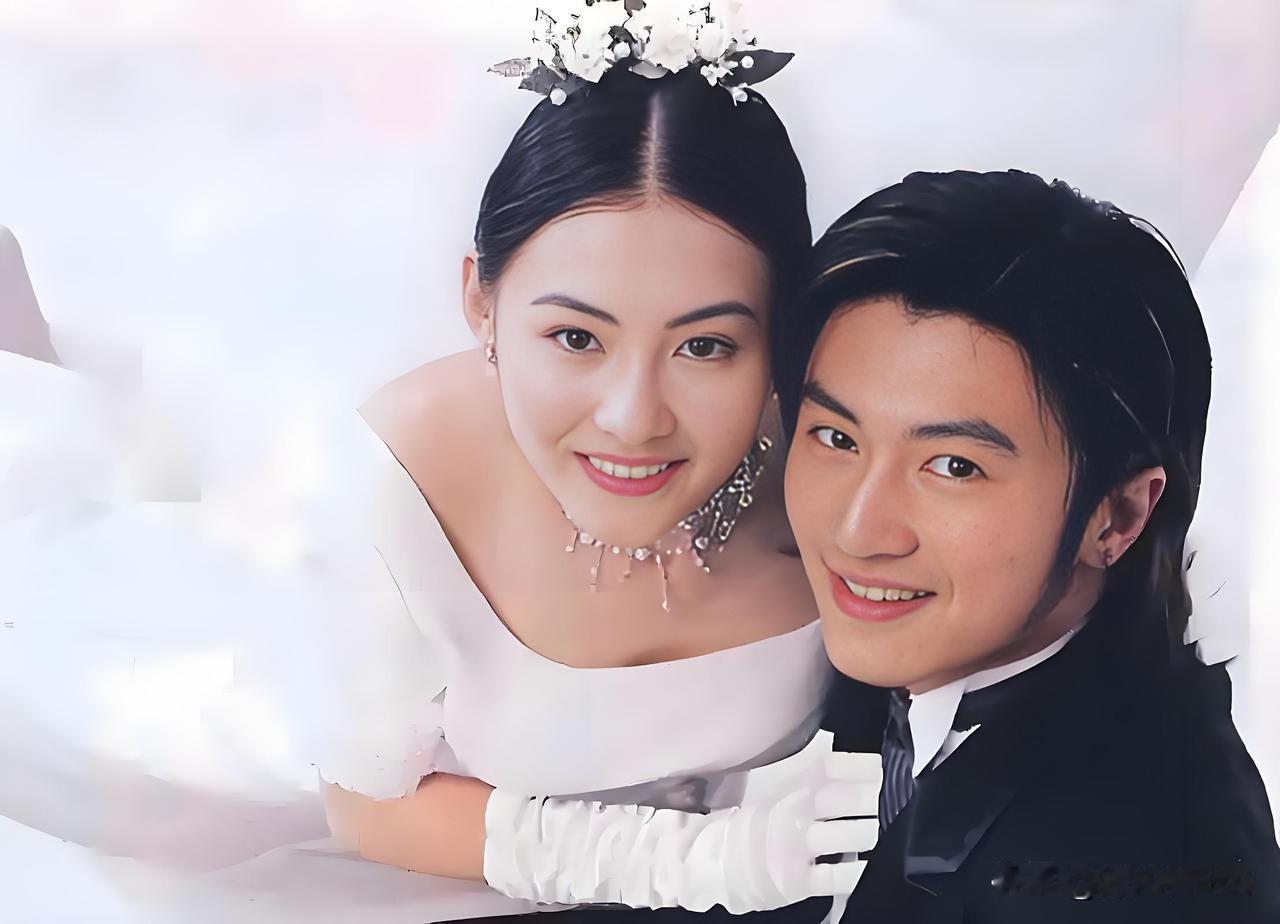 谢霆锋那句“最信任的人还是张柏芝”，如今看真让人感慨。一个拼命要回应，一个习