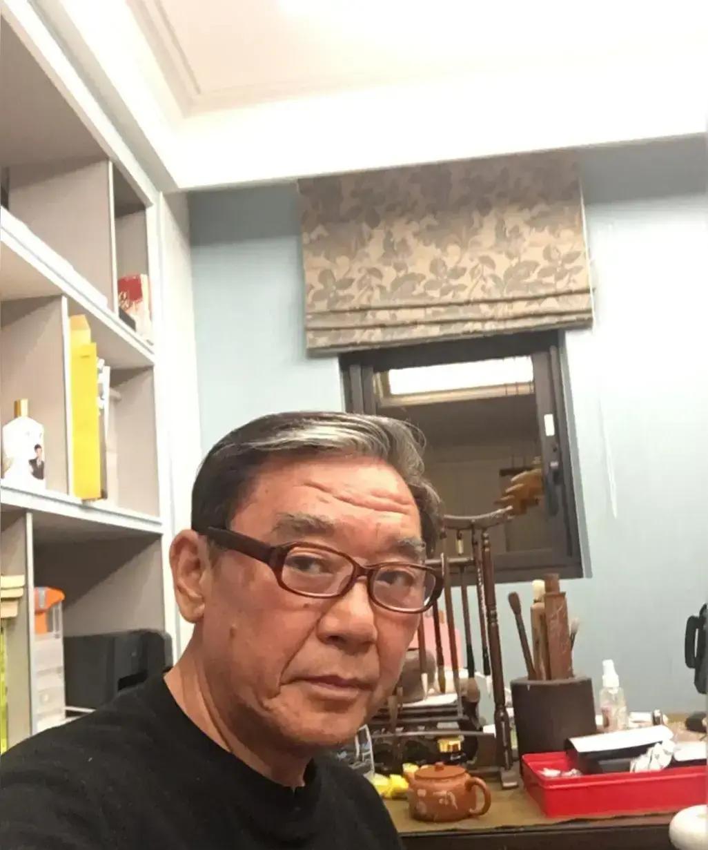 李立群在上海买了套毛坯房，自己盯着装修完就扔给中介出租，六年租金刚好把房贷清零。