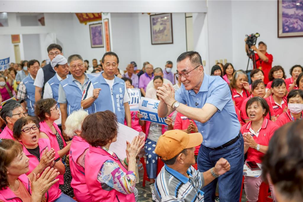 7月8日，民进党新北市议员颜蔚慈率先开炮，公开点名批评李四川的无人机产业政策存在