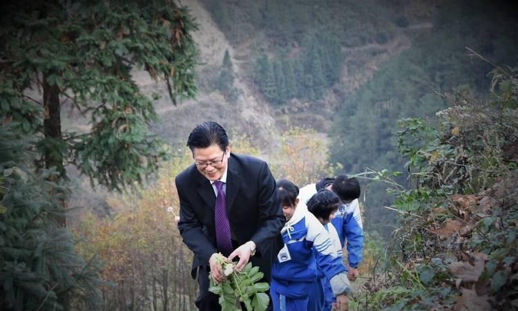 🌞杭州一校长退休后，选择前往山区支教，谁知，一开学，学生就消失了60多个，