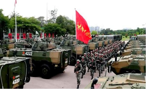有人问，香港已经回归29年，750万港人为什么不可以参军？说白了，这事其实不是不