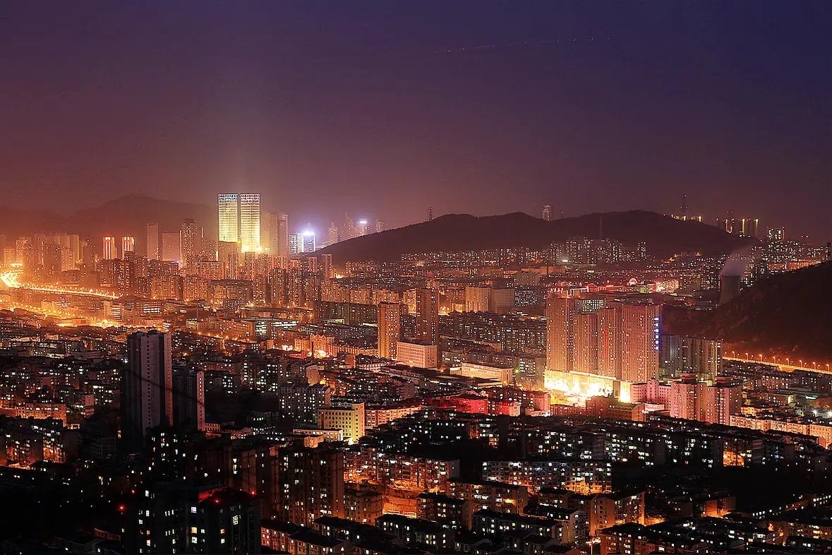 大连终于要火出圈了，东北GDP第一个破万亿宝座在2025年注定会落在大连身上，沈